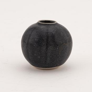 A Vietnamese small ceramic vase, 15th/16th century, "Hoi An".