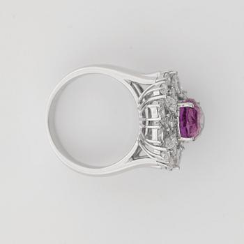 RING, with a pink sapphire, circa 4 cts, marquise and pearshaped diamonds circa 1.54 ct .