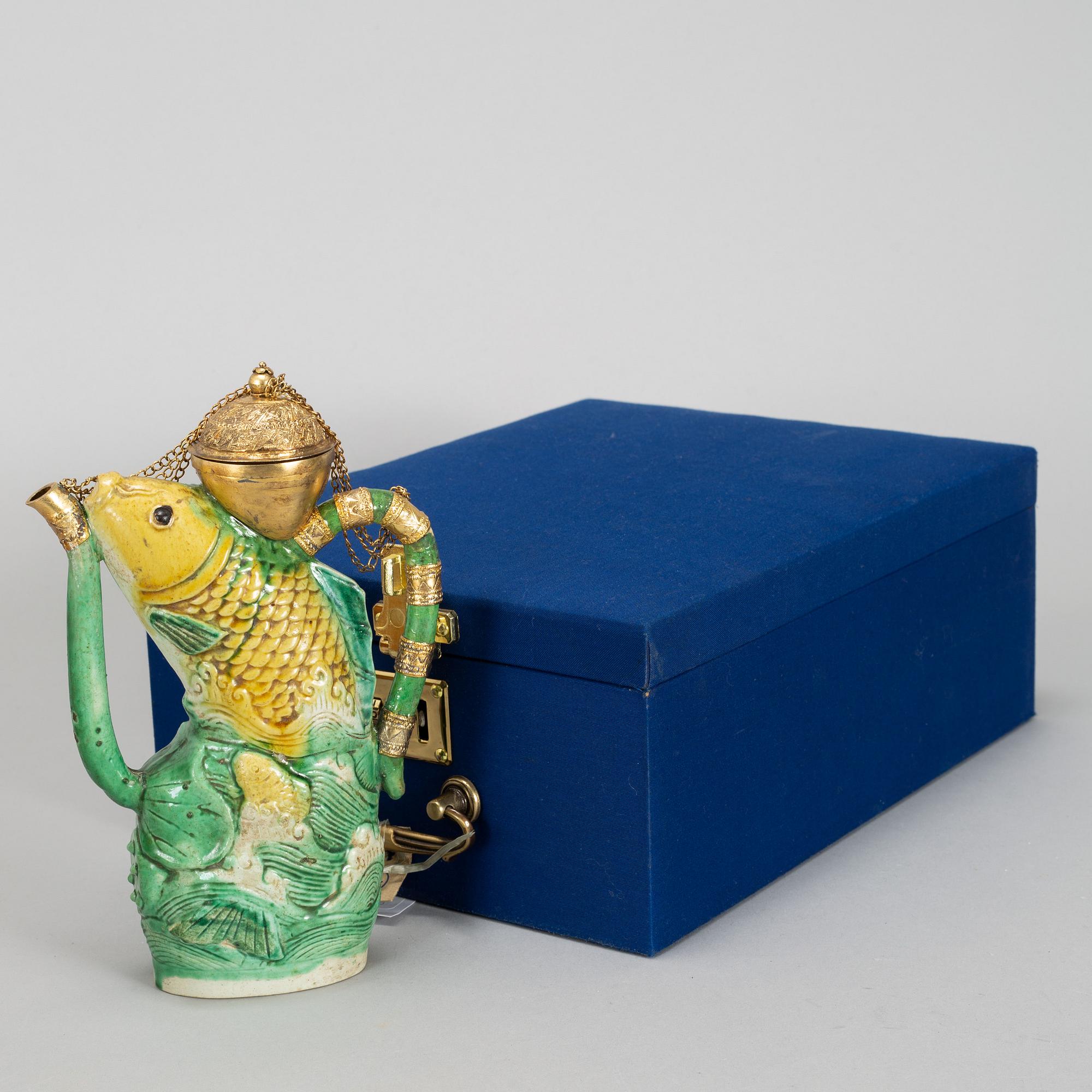 A green and wellow glazed ewer, Ming dynasty, Wanli (1572-1620).
