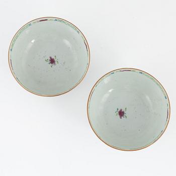 A pair of Chinese porcelain famille rose bowls, Qianlong (1736-95), Qing dynasty.