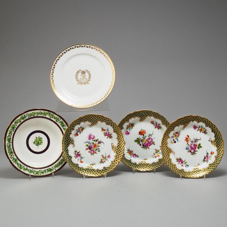 A set of 10 French dinner plates, 19th Century.