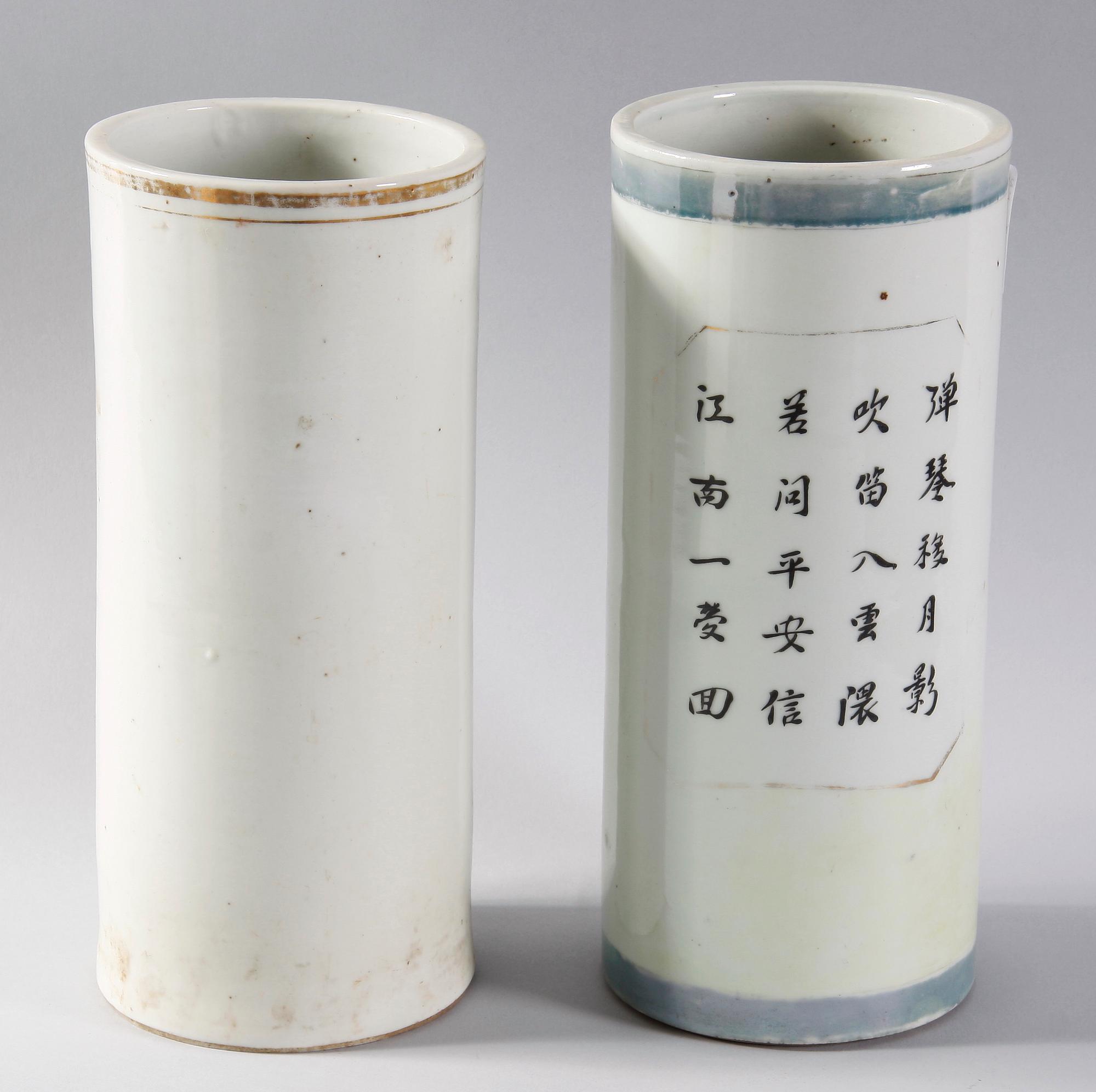 PENSELVASER, 2 st, porslin, Kina, 1900-tal.