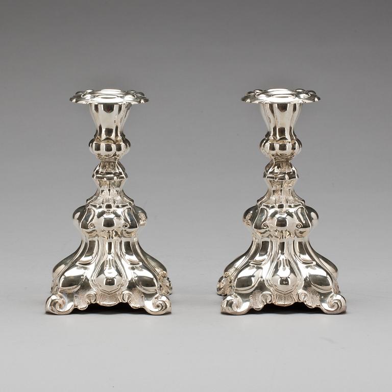 LJUSSTAKAR, ett par. Barockstil.  Silverhalt 830.  Importstämplar.