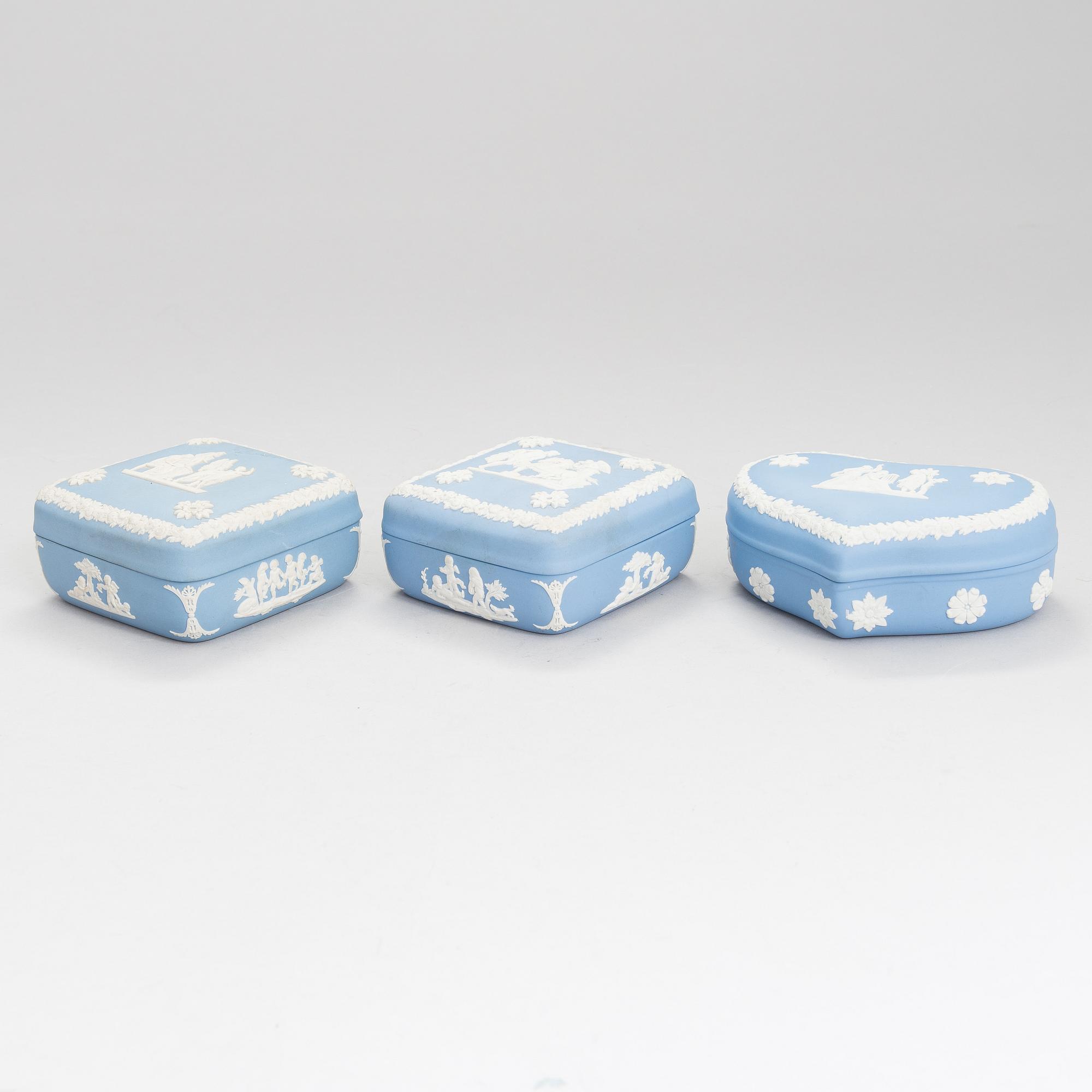WEDGWOOD, Jasperware, 30 delar, England 1900-talets andra hälft.