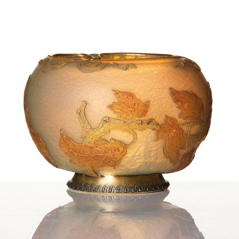 Daum Frères, an "Aurore" (Boule cabossée) Art Nouveau cameo glass bowl by Jacques Gruber, Nancy, France, 1890s.