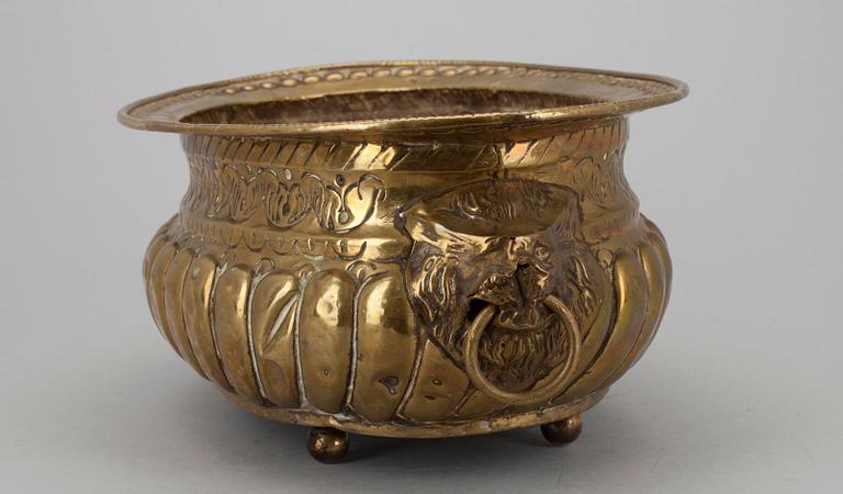 VINKYLARE / YTTERFODER samt YTTERFODER, mässing, Frankrike 1800-luku.