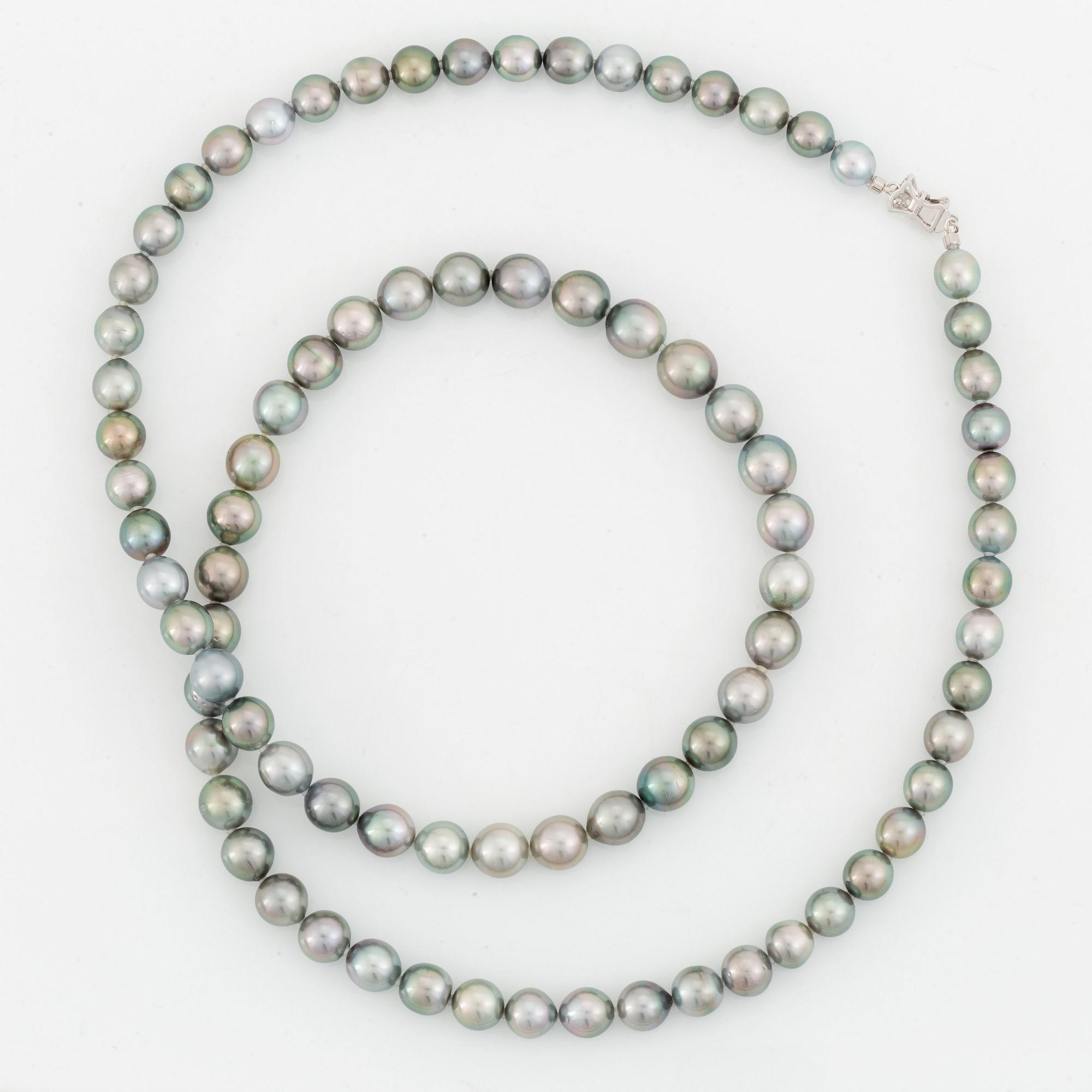 A Tahitian cultured pearl necklace.