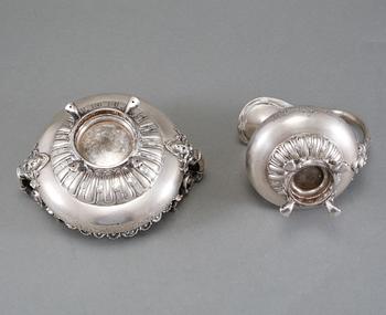 GRÄDDKANNA och SOCKERSKÅL, låghaltigt silver, Tyskland, omkring sekelskiftet 1900, vikt 499 g.