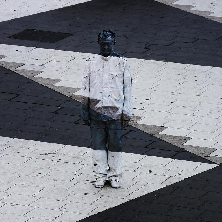 Liu Bolin, "No 1 Square", 2011.