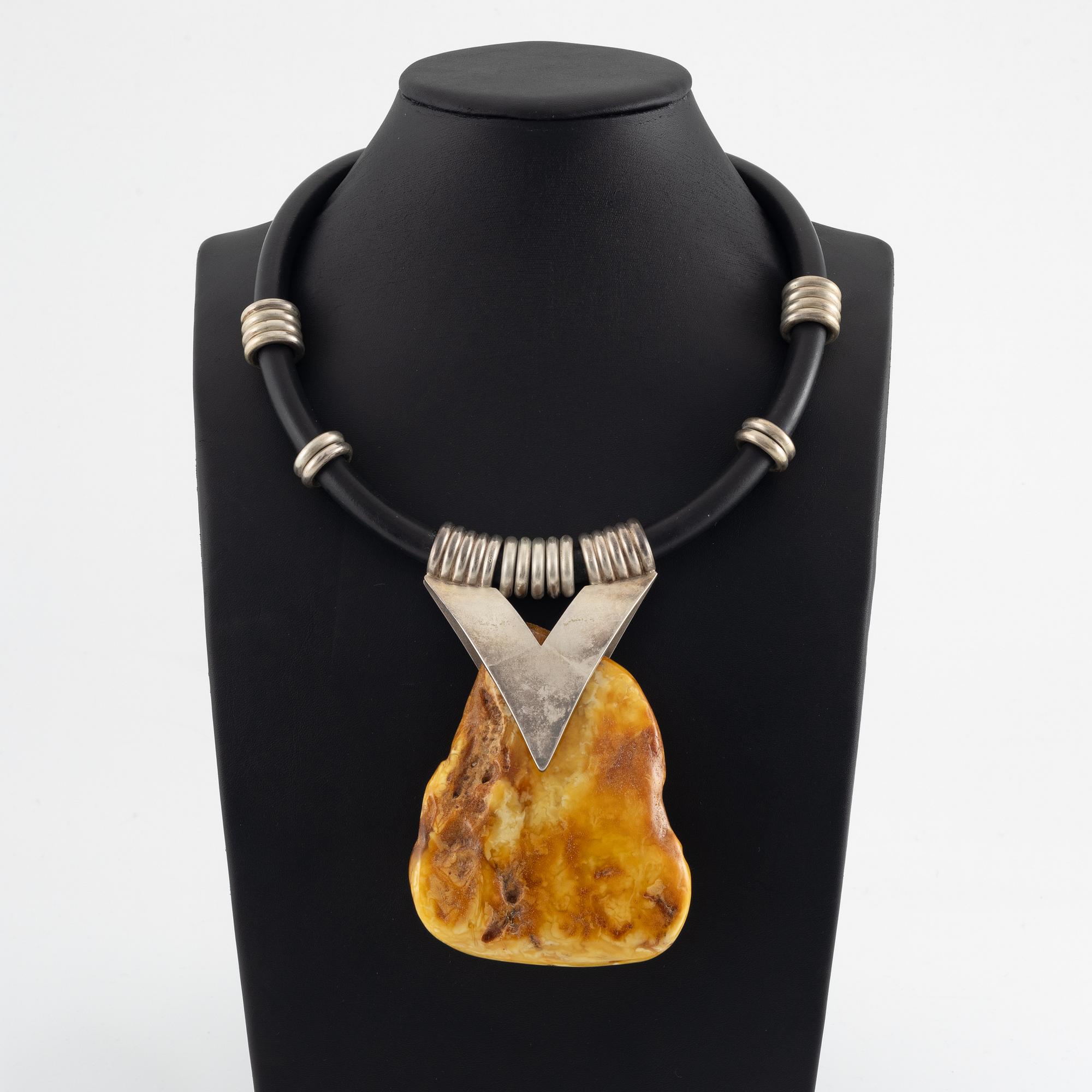Silver necklace with amber.