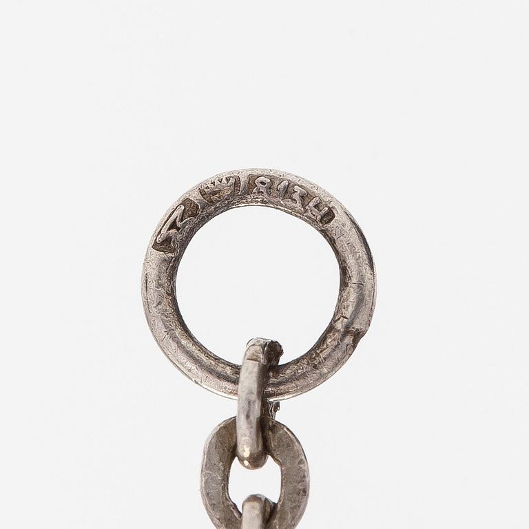 Elis Kauppi, halsband, silver och mossagat. Kupittaan kulta, Åbo 1965.