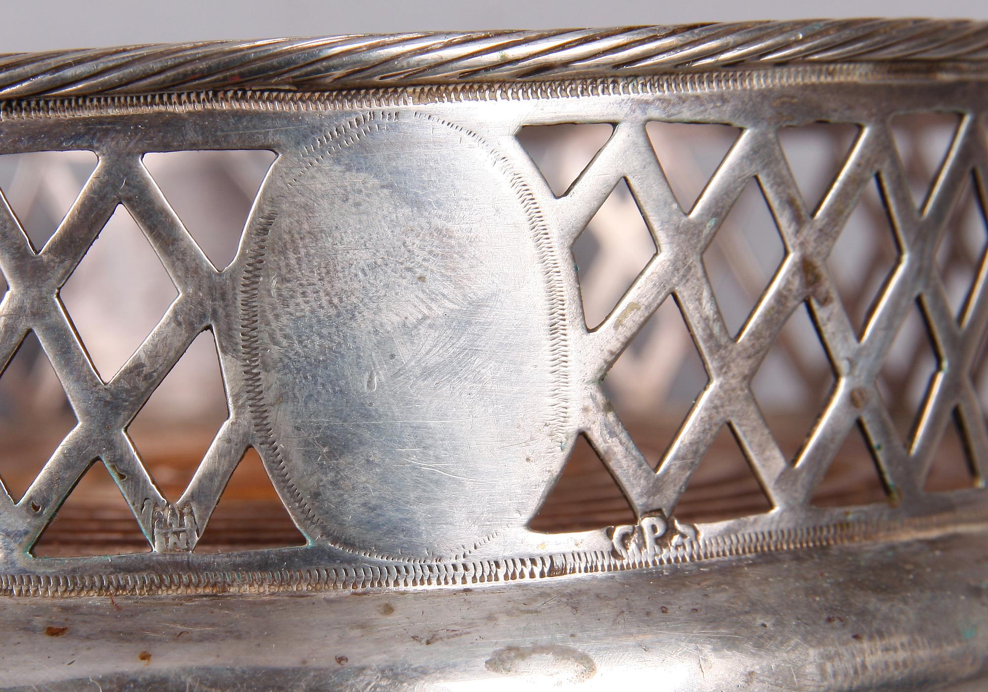 COASTER, silver. Otydliga stämplar. 1800/1900-tal.