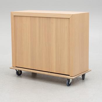 Torill Slettvoll, a dresser, Slettvoll.