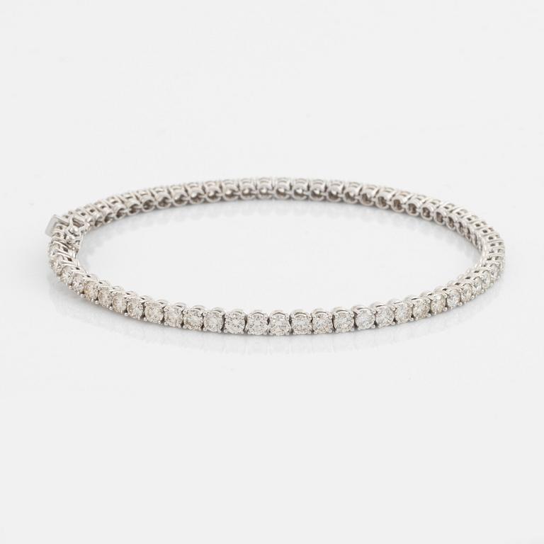 Brilliant cut diamond tennis bracelet.
