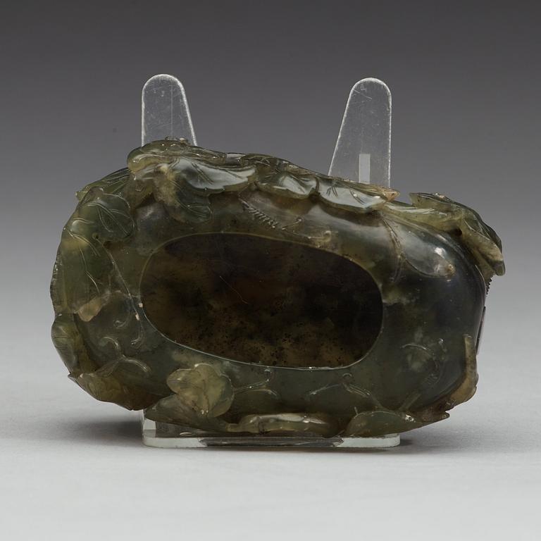 A green stone bruchwasher, Qing dynasty, circa 1900.