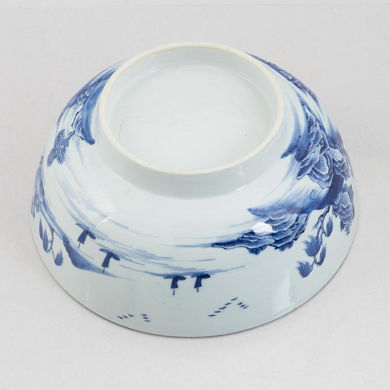 A blue and white porcelain bowl and a blue and white urn lidded jar, China,.