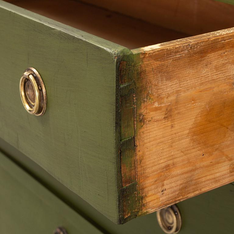 A late 19th century chest of three drawers.