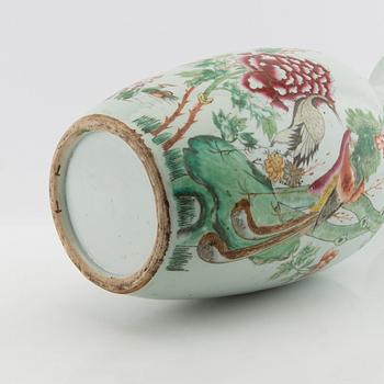 Floor vase China 20th century porcelain.