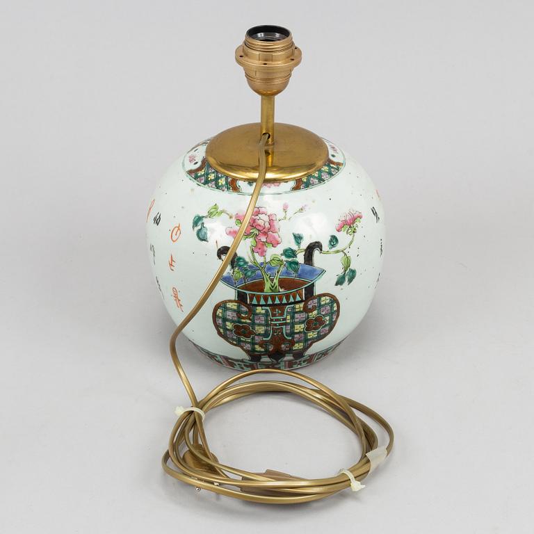 A porcelain lamp, late Qing dynasty, second half of the 19th century.