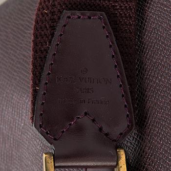 Louis Vuitton, "Taiga Kendall PM", väska.