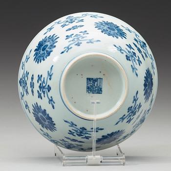 A blue and white lotus bowl, Qing dynasty with Qianlong seal mark (1644-1912).