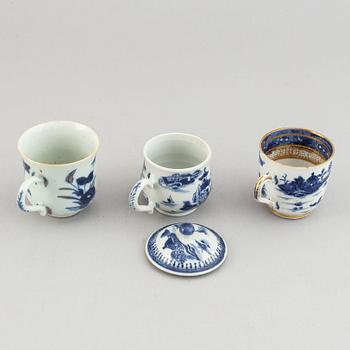 Eleven blue and white porcelain objects, Qing dynasty, 18th-19th century.