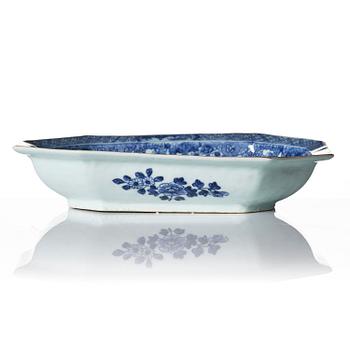 A pair of blue and white dishes Qianlong 1736-95.