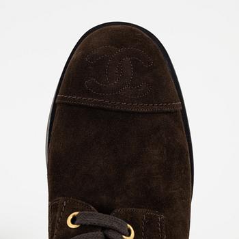 Chanel, a pair of brown suede boots, 1994, French size 39.