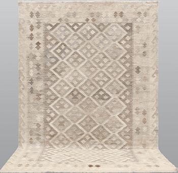 A Kilim carpet, c. 295 x 197 cm.