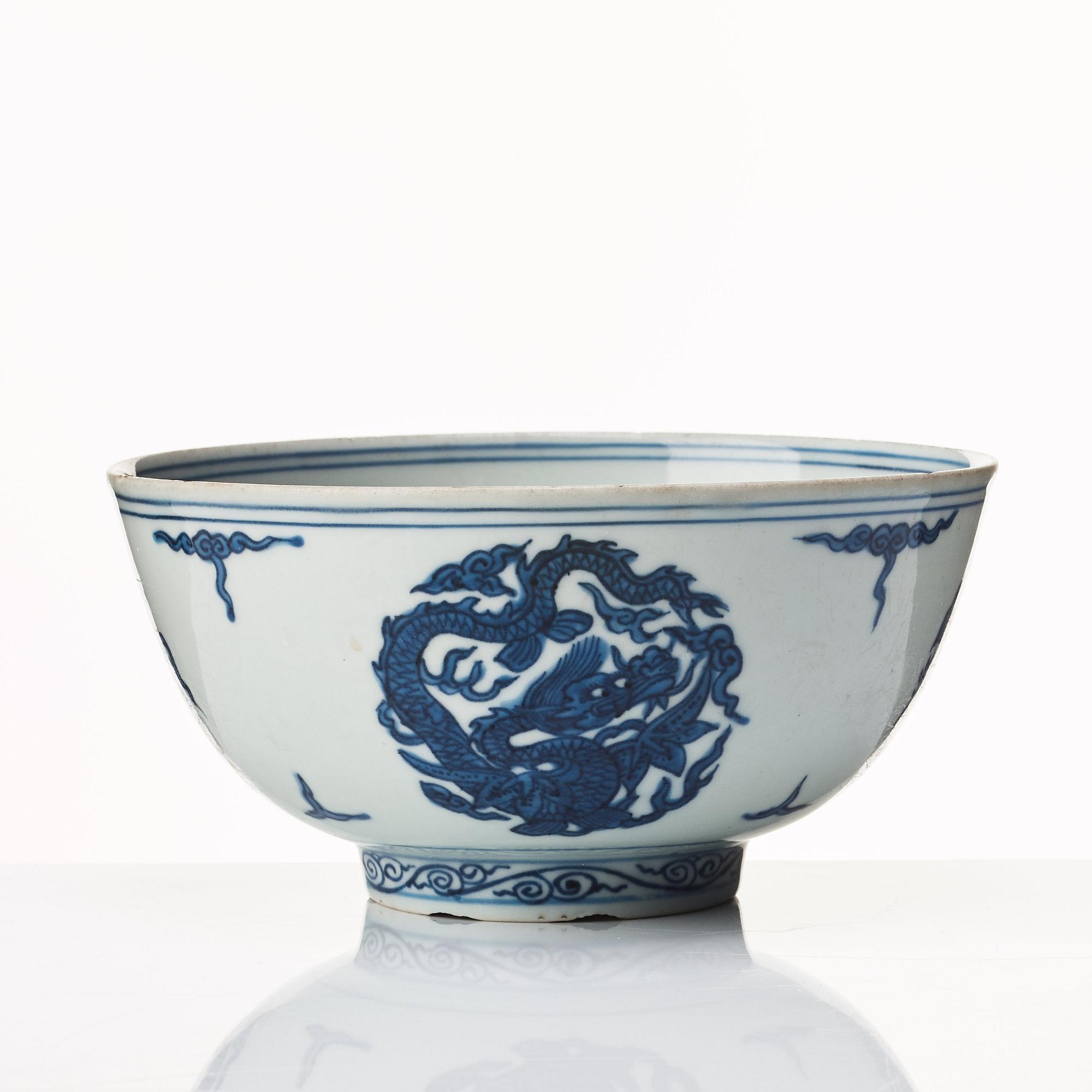 A blue and white dragon bowl, Ming dynasty (1368-1644).