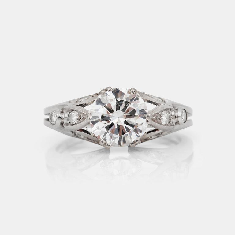 A circa 1.80 ct old-cut diamond ring. Quality H-I/SI.