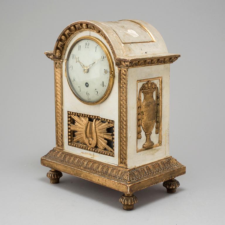 A Swedish late gustavian table clock, ca 1800.
