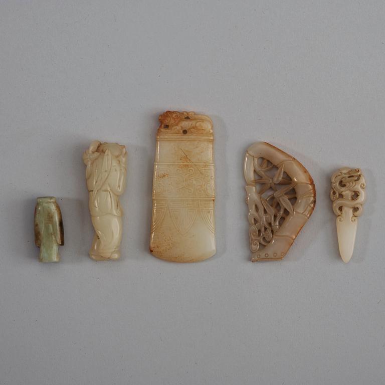 A set of five carved nephrite objects, Qing dynasty (1664-1912).