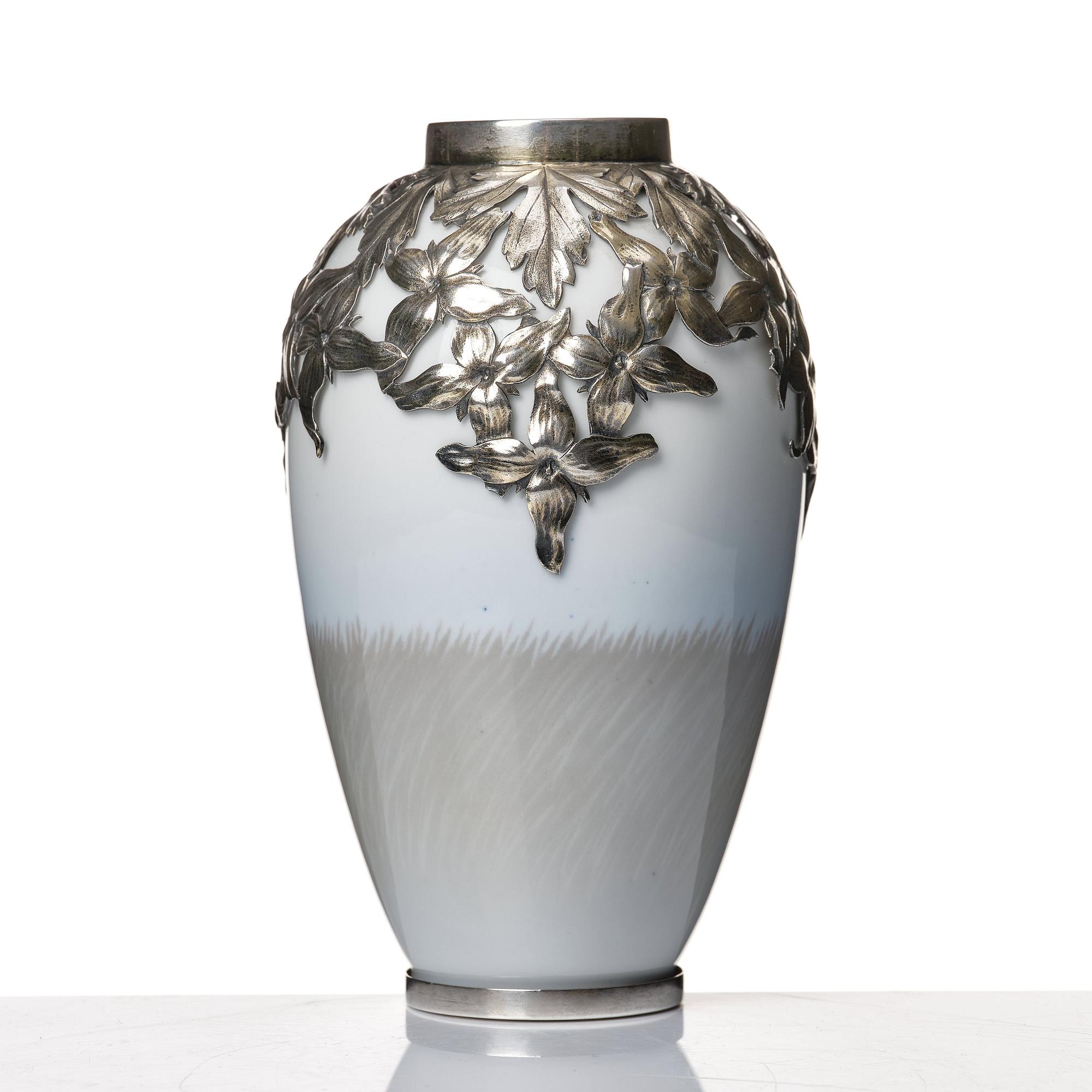 Anton Michelsen, & Royal Copenhagen, vas, porslin med mynning och fot av sterlingsilver, Köpenhamn 1911.