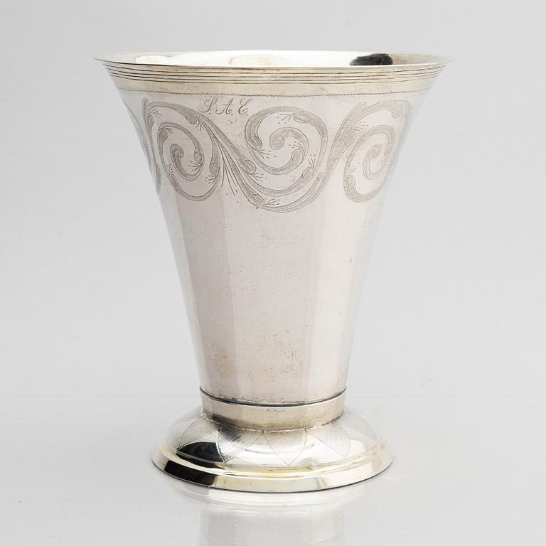 Johan Fredrik Masman, bägare, delvis förgyllt silver, Stockholm 1815. Empire.