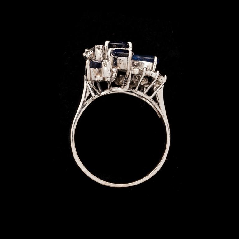 RING, 18K vitguld, 8/8-slipade diamanter, safirer. Vikt ca 6,0 g.