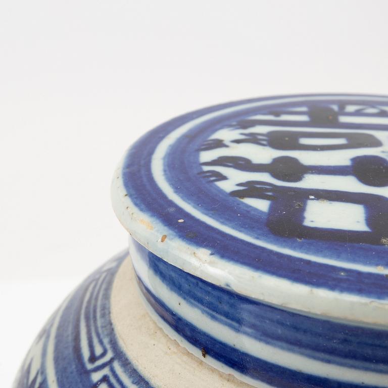 A set of two Chinese blue and white jars with covers, 20th century.