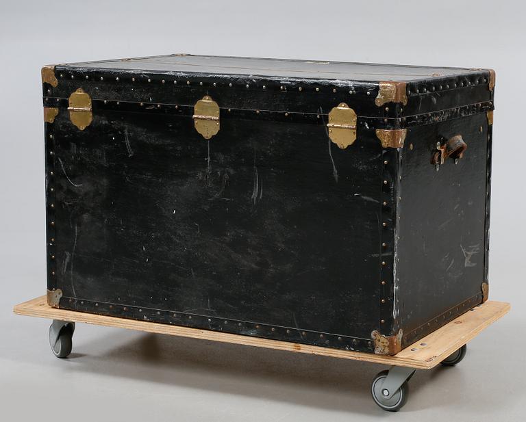 KOFFERT, 1900-talets första hälft.
