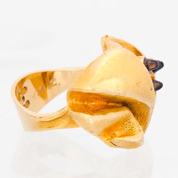 A BJÖRN WECKSTRÖM RING, 'Kanjon', amethysts, 18K gold. Lapponia 1968.