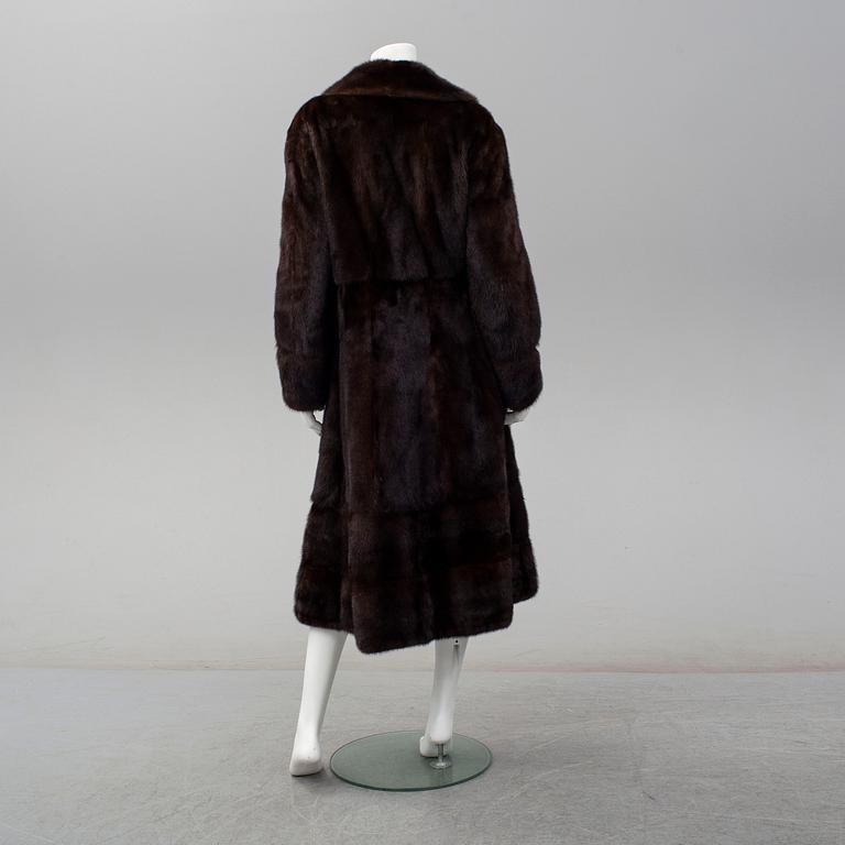 A mink coat, size M/38.