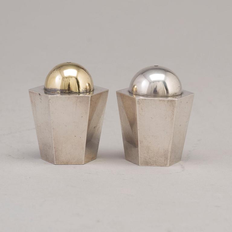 WIWEN NILSSON, Salt och pepparströare, silver och förgyllt silver, Lund 1939-40.