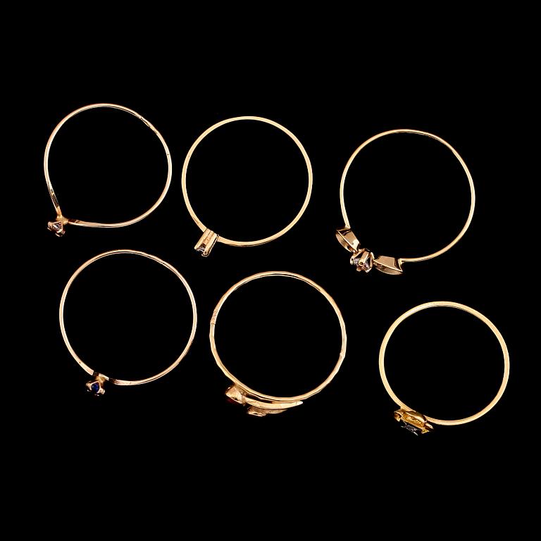 RINGAR, 6 st, 18 k guld med olika stenar. Total vikt ca 5 gram.