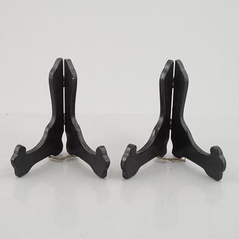 Two similar Chinese porcelain chargers, Jiaqing (1796-1820).