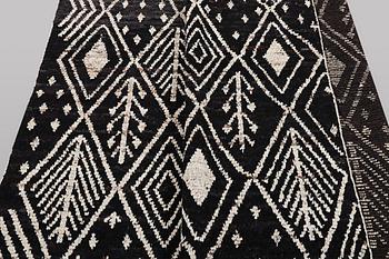 Matta, Marocko Berber, ca 296 x 259 cm.