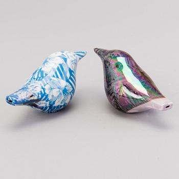 HEINI RIITAHUHTA, figuriineja/lintupillejä 2 kpl, posliinia, "Titi-tyy", tarramerkityt.