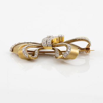 Bow brooch in 18K gold and platinum set with round brilliant, eight-cut, and rose-cut diamonds.