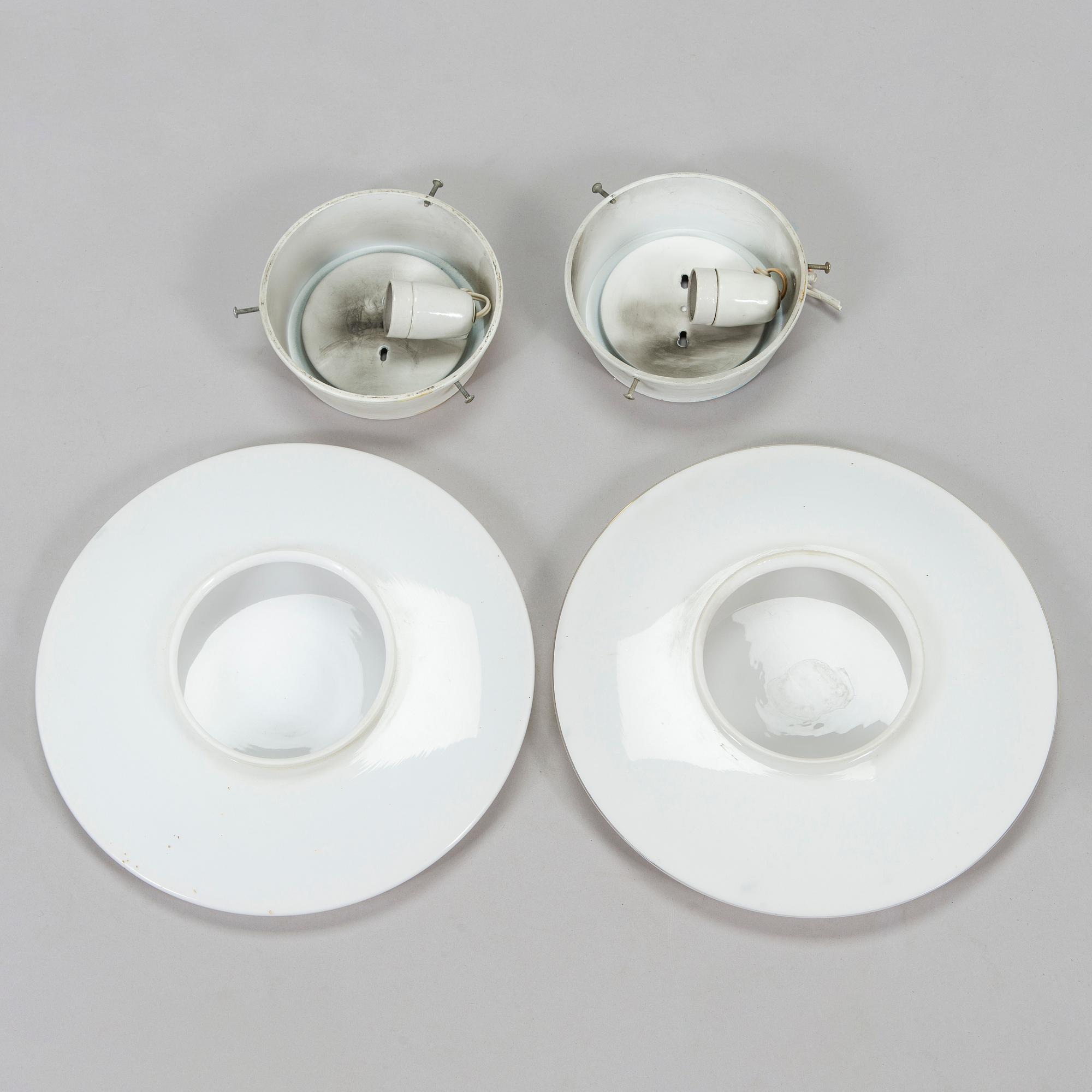 Arne Jacobsen, taklampor/ vägglampor, ett par, "AJ-Eklipta", Louis Poulsen, Danmark.