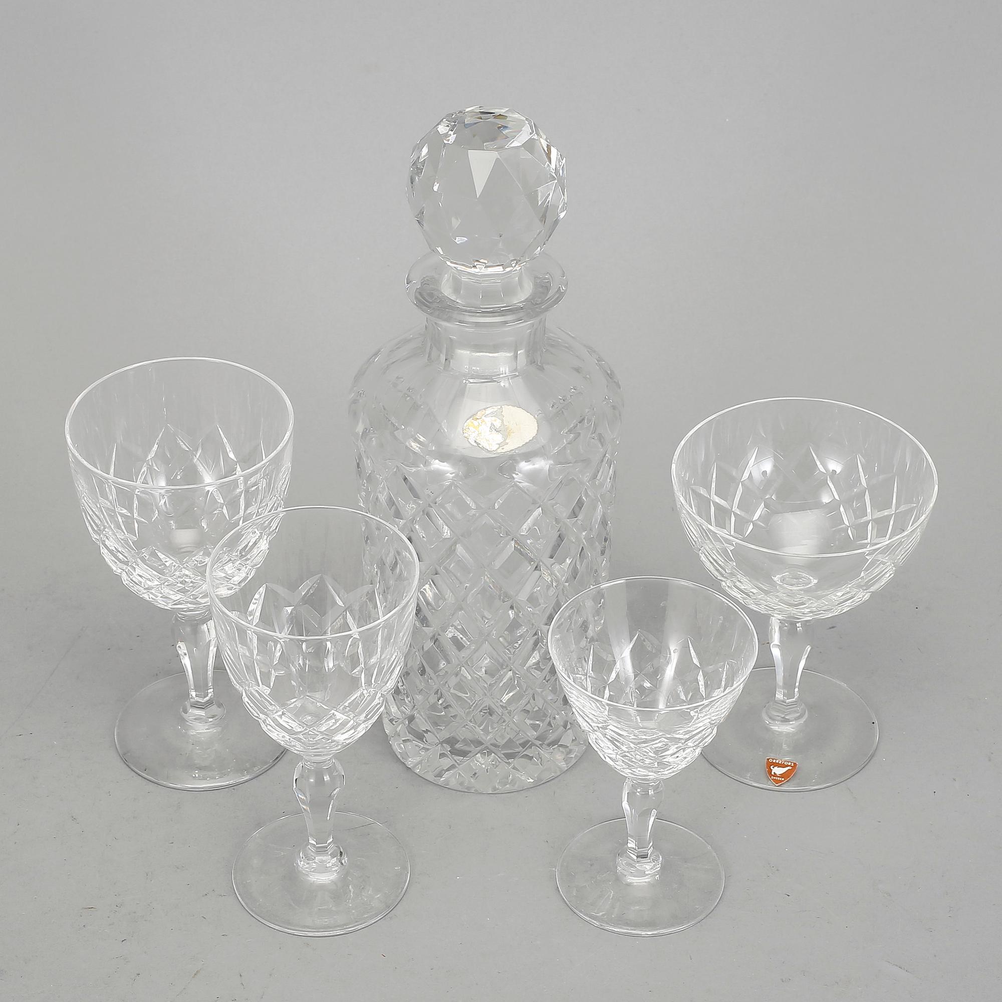 GLASSERVISDELAR, 22 st, "Karolina", formgiven av Gunnar Cyrén, Orrefors.