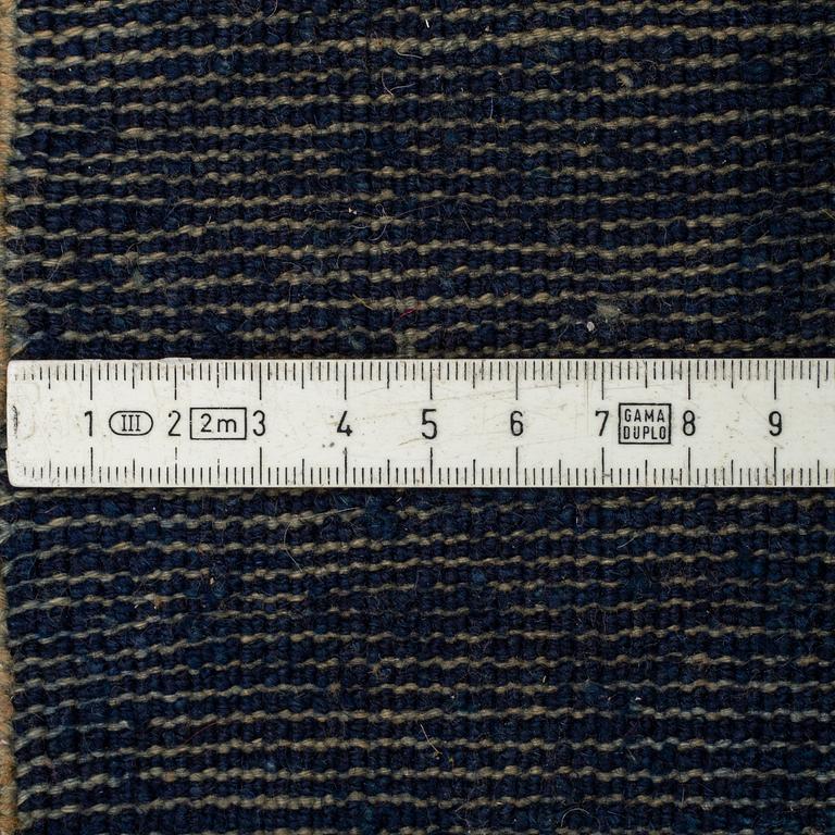 MATTA, old/semiantik Kina figural, ca 123 x 178 cm (samt båda franssidorna med 1 cm slätväv), "antique finish".