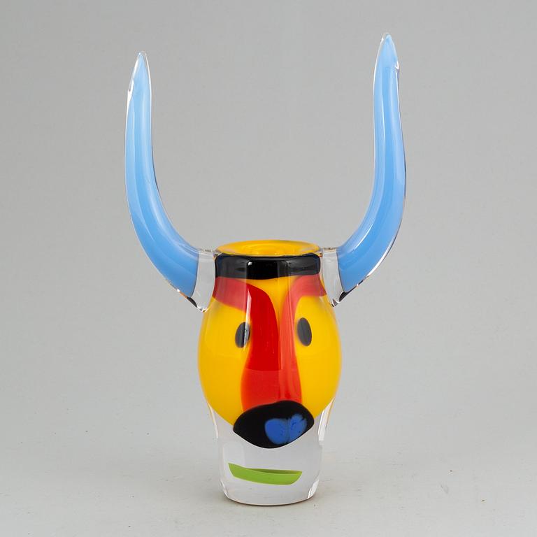 A glass sculpture / vase by Erik Höglund for Strömbergshyttan, numbered 282/350, signed and dated 1992.